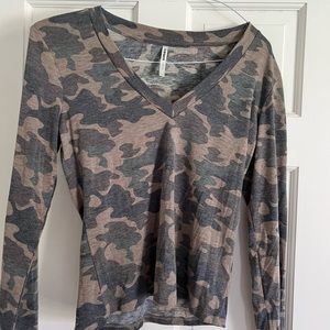 Army print v neck